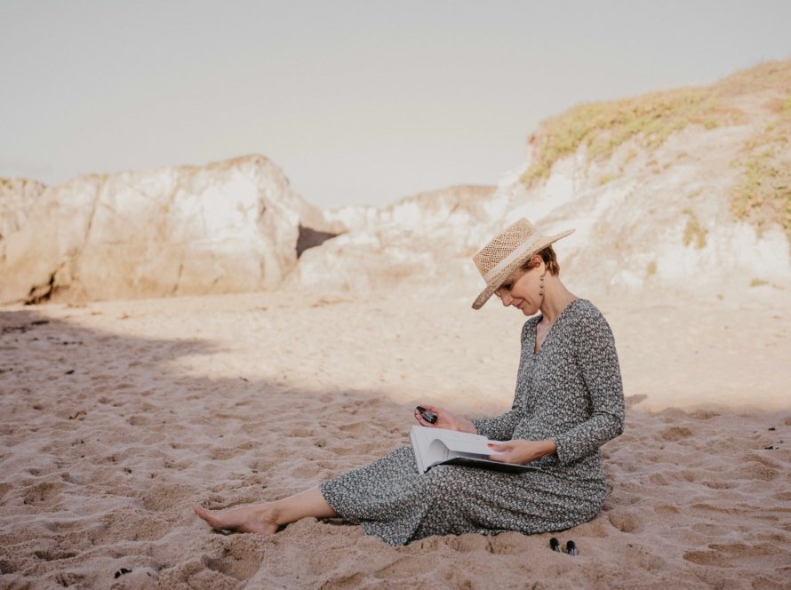 Femme retrouvant son énergie grâce à un accompagnement naturopathique personnalisé
